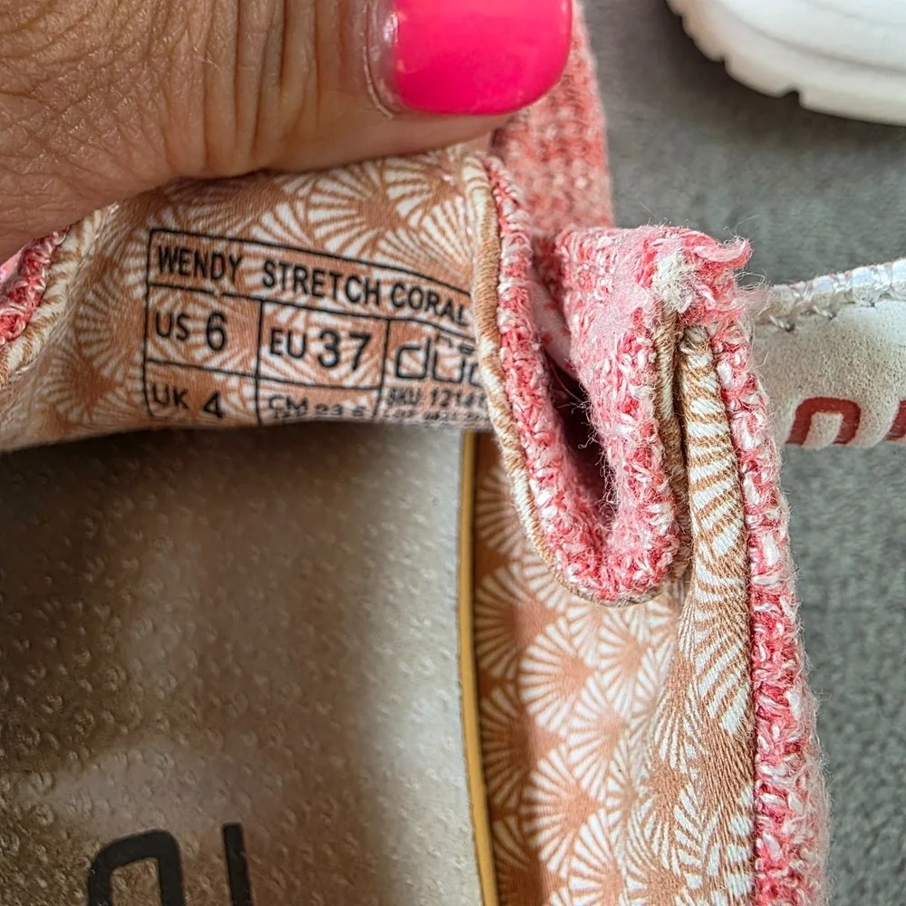 Hey Dude Wendy Stretch Coral Pearl Sneaker Slip On Women's Sizes 6